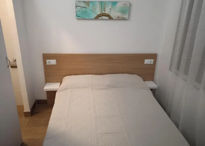 Habitacion Economica Con Bano Privado En Pleno Centro De Figueres